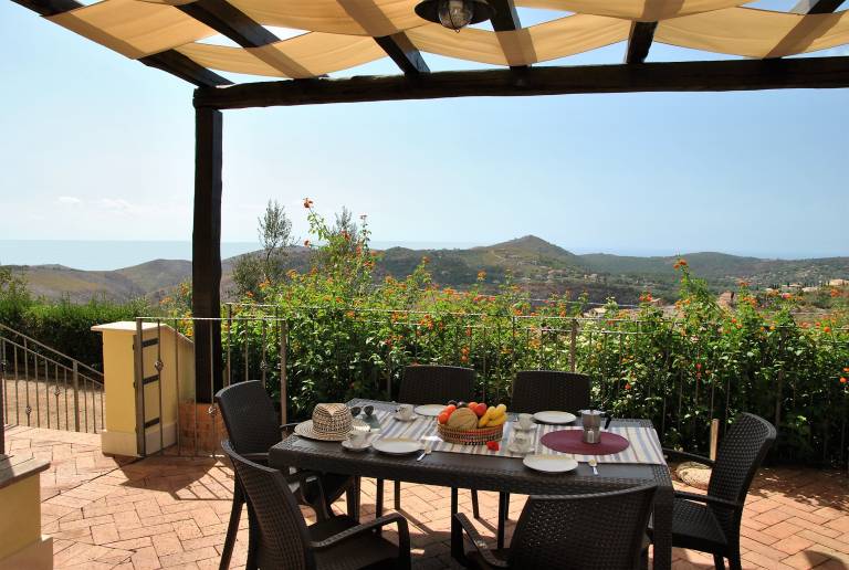 Charming Villa with Private Pool and Breathtaking Views, up to 12 people — photo 4