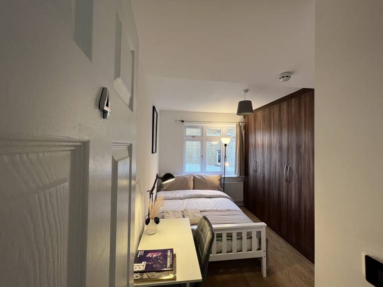Pension  Southall