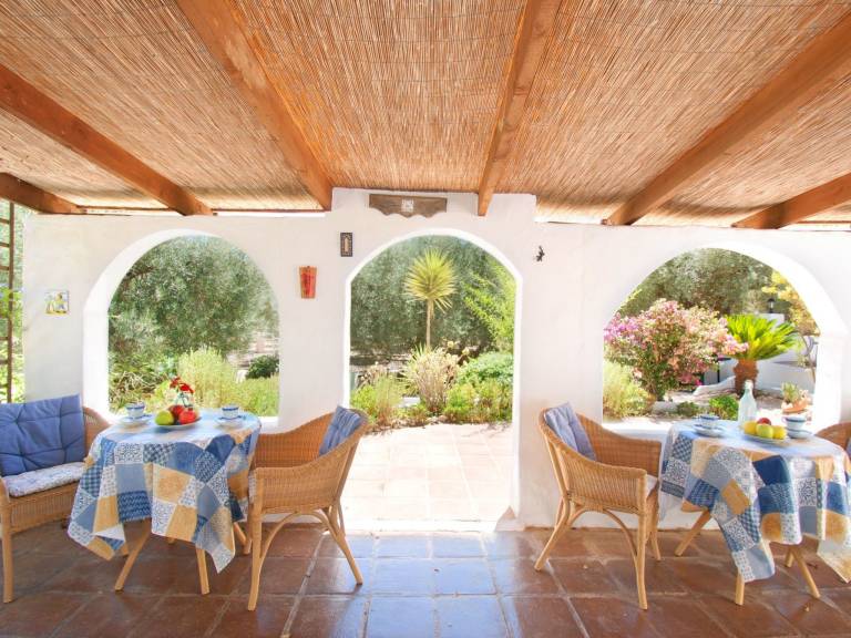Vacation home with terrace, yard & BBQ — photo 2