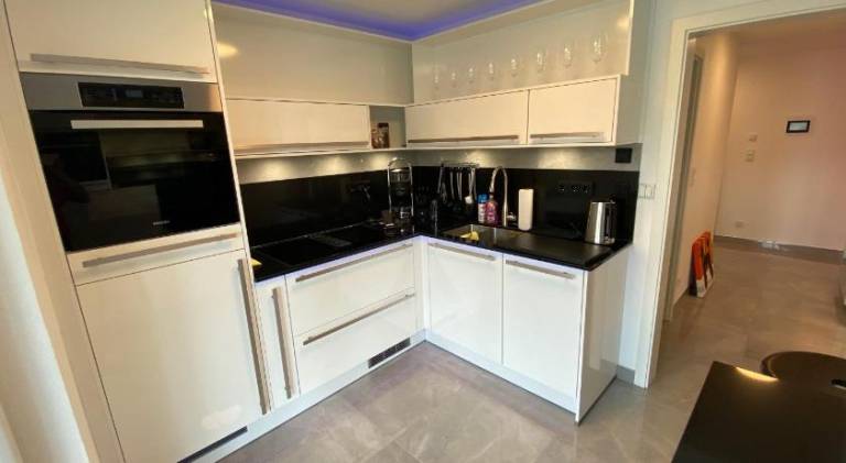 Rental apartment with patio, yard & barbeque — photo 4