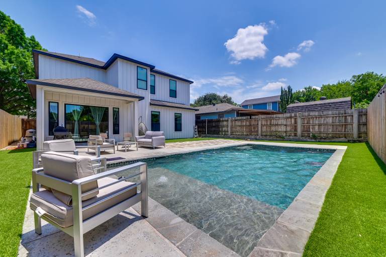 Modern & Spacious Home 3 Mi to Downtown Dallas