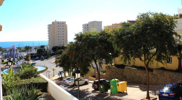 Holiday apartment with pool in Estepona