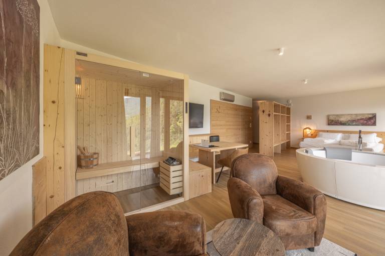 Child-friendly charming private room with hot tub & sauna | Mountain view | Pet-friendly — photo 5