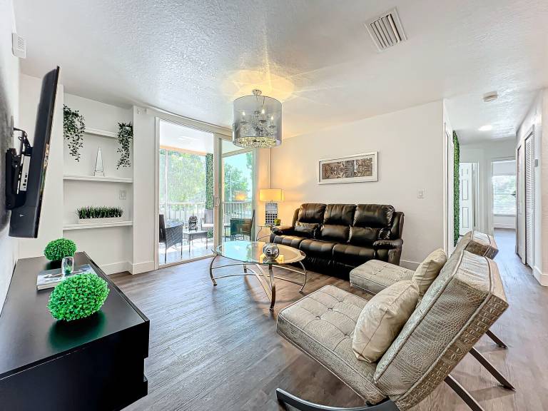 Children-friendly condo with private pool & patio | Pets are welcome — photo 2
