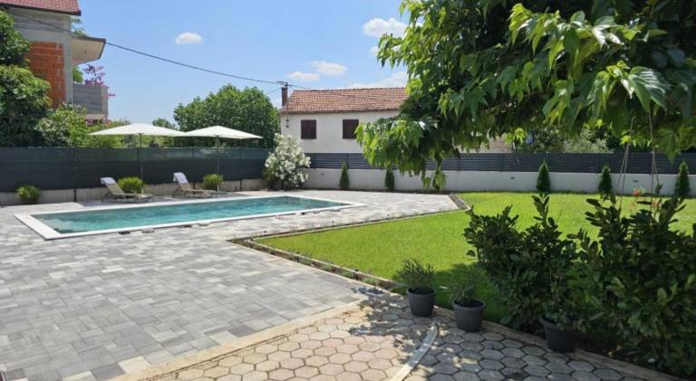 Villa with barbecue, fast internet & private pool | City view in Makarska