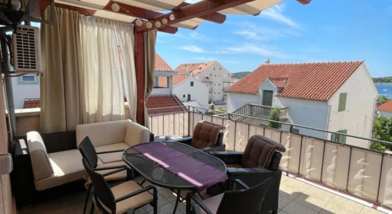 Holiday apartment with garden, private pool & patio — photo 3