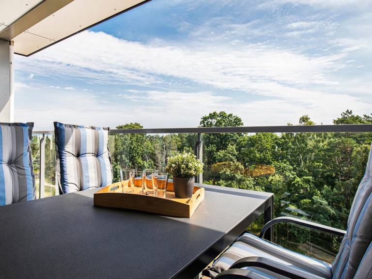 FeWo Ausblick: Exklusives 99 m² Dachgeschoss-Apartment mit Meerblick & Strandkorb am Strand (Mai-Septmber) in Binz