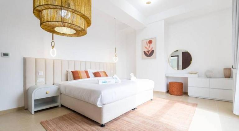 Apartment with pool in Abu Dhabi