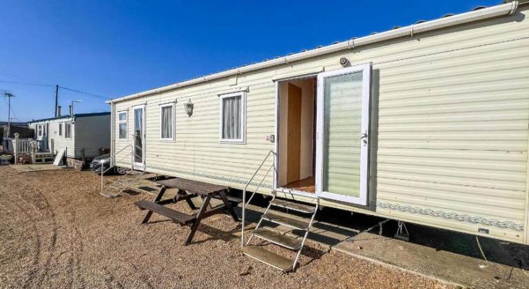 6 Berth Dog Friendly Caravan In Hunstanton In Norfolk Ref 13014L in Hunstanton