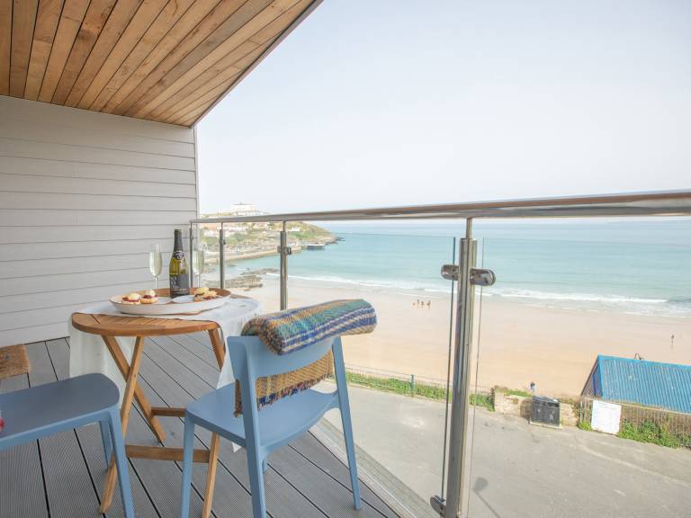 Family-oriented cottage | Beach view | Beach nearby | Pets allowed — photo 3