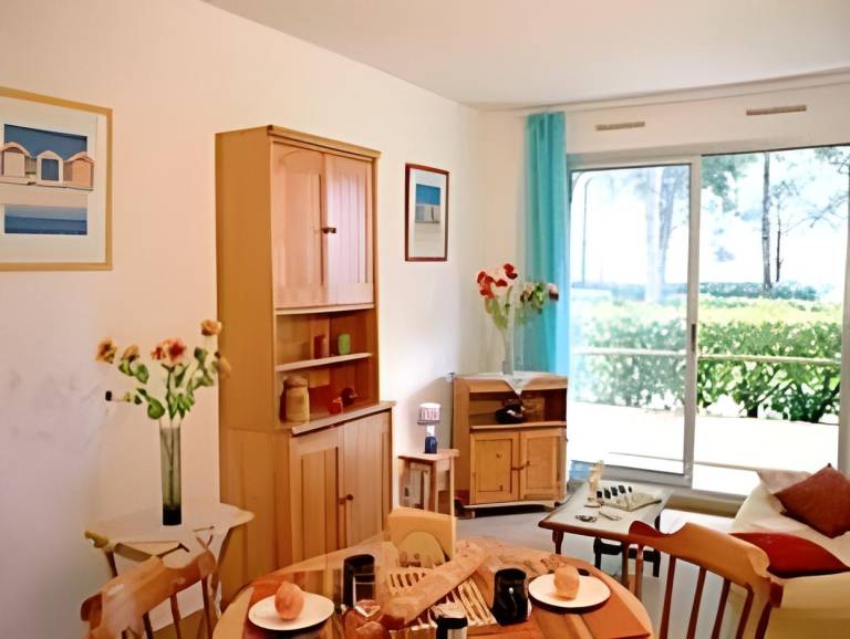 Serviced apartment with terrace & pool | Pet-friendly — photo 5