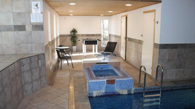 Children-friendly house with yard, hot tub & private pool | Pet-friendly — photo 3