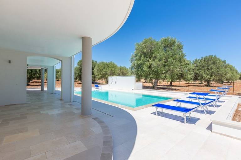 Villa with yard & private pool — photo 4