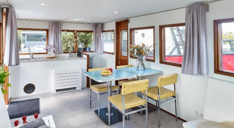 Boat with patio & yard | Next to Red-light district — photo 2
