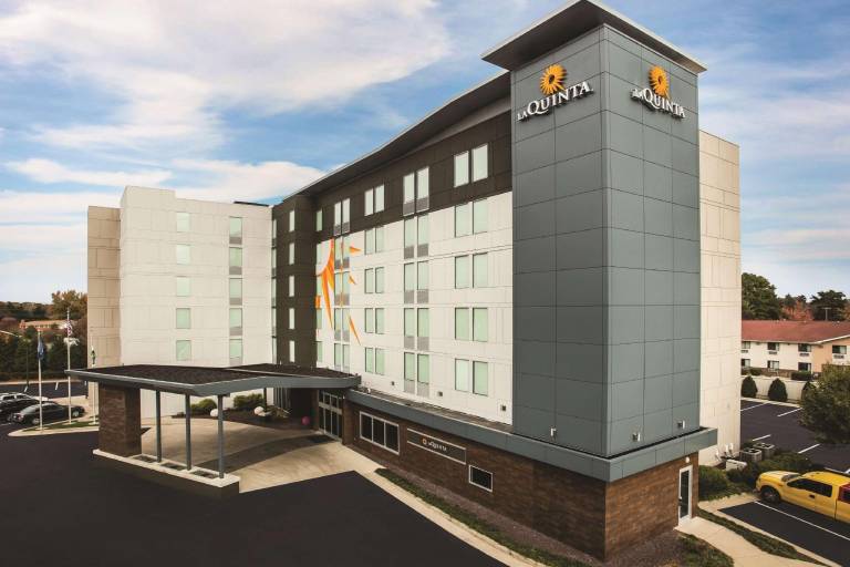La Quinta Inn & Suites by Wyndham Winchester in Winchester, VA