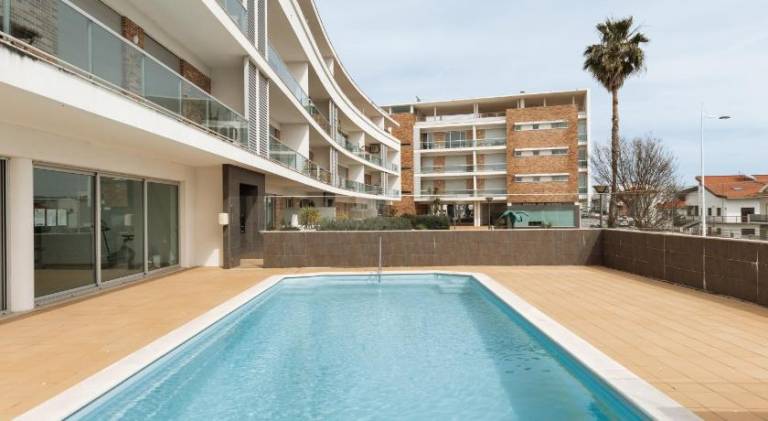 Apartment with pool, grill & patio — photo 2