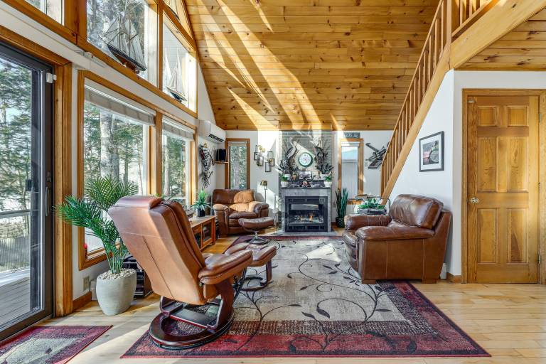 Gateway to Acadia Green Lake Home w Hot Tub