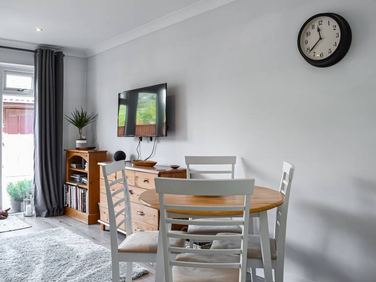 Family-oriented cottage with yard & barbeque | Pets are welcome — photo 4