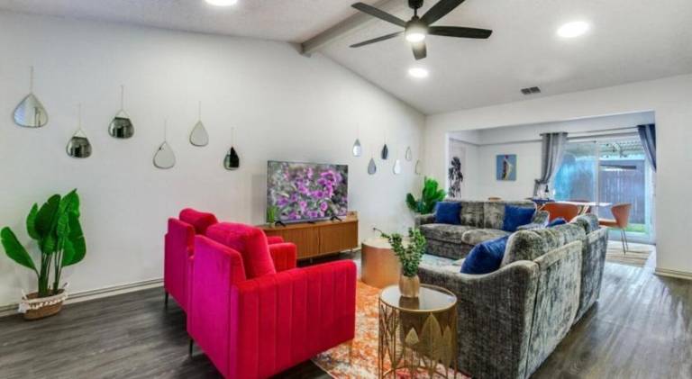 House with 1 room for 8 persons in Richardson, TX
