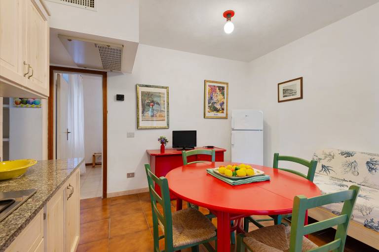 Apartment with yard, patio & BBQ — photo 5
