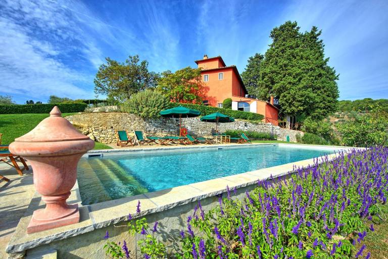 Villa with yard, private pool & grill in Rignano sull'Arno