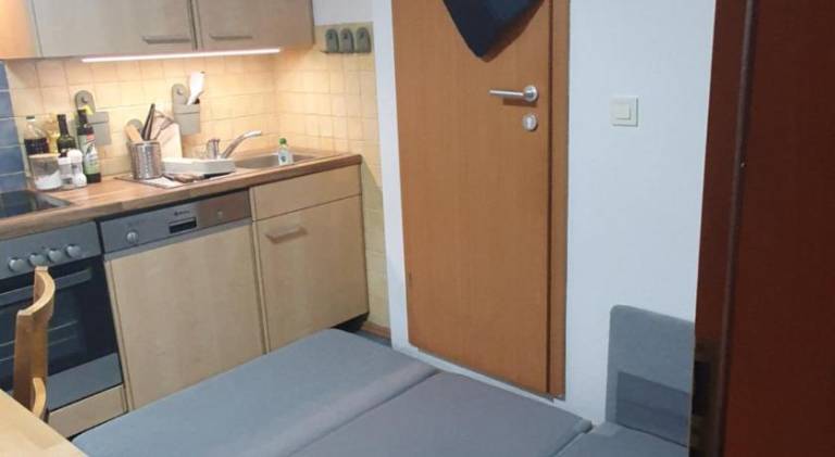 ALPINE VILLAGE APARTMENT with a private terrace, garden, and parking - at a walking distance from LA — photo 2