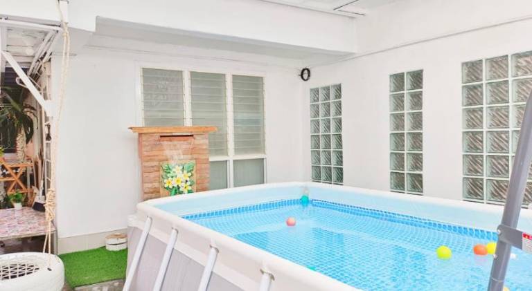 Vacation home with terrace, garden & pool — photo 5