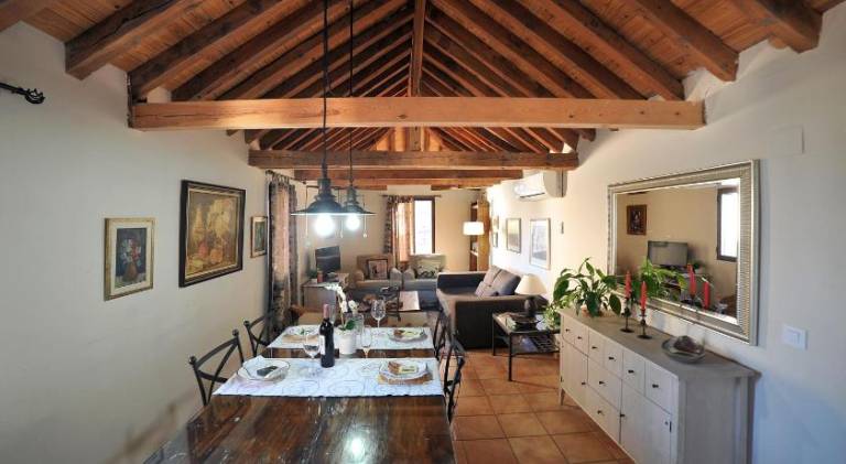 Fully equipped rental apartment with terrace | Close to Toledo Cathedral | Pets are welcome — photo 3