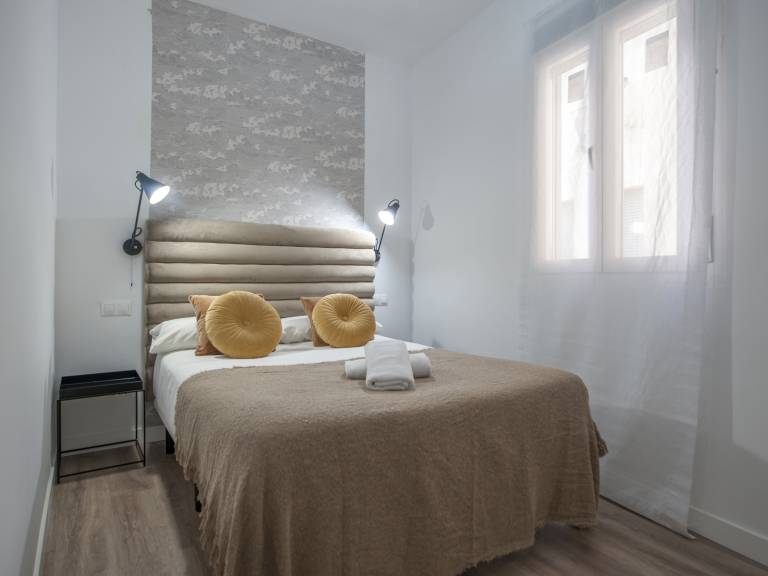 La Latina Apartment, 2 bedrooms, 5 people, air conditioning, Wi-Fi — photo 3