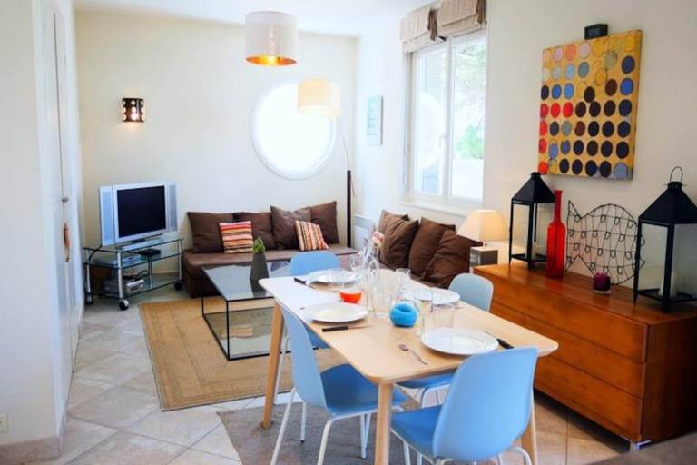 Holiday apartment with yard & patio | Garden view — photo 2