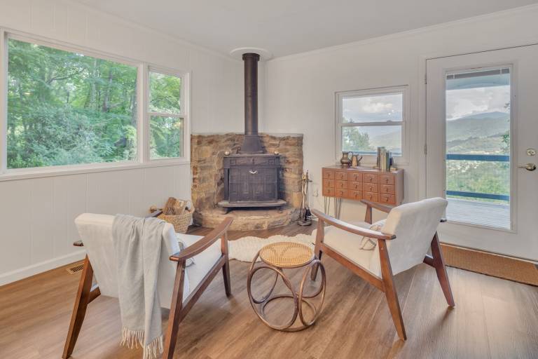 Cabin with patio — photo 3