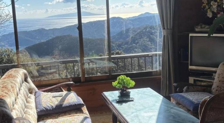 House with 3 rooms for 8 persons in Atami