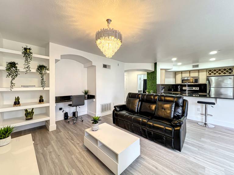 Family-friendly charming condo with private pool & garden | Dogs allowed — photo 3