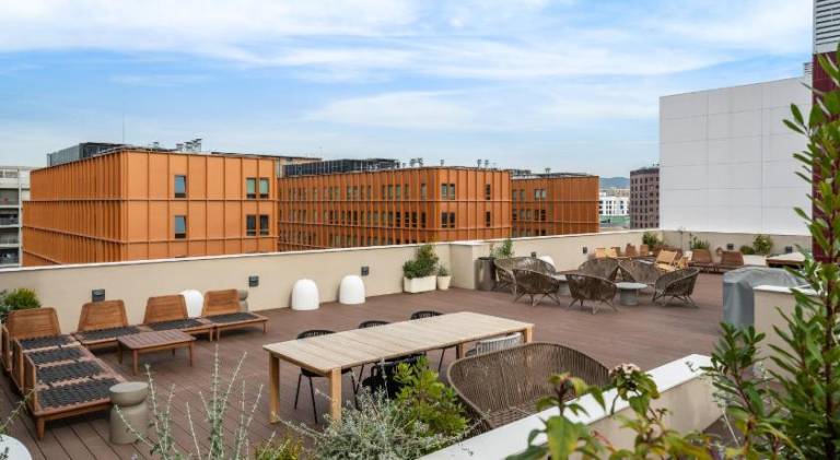 Apartment with pool & terrace — photo 4
