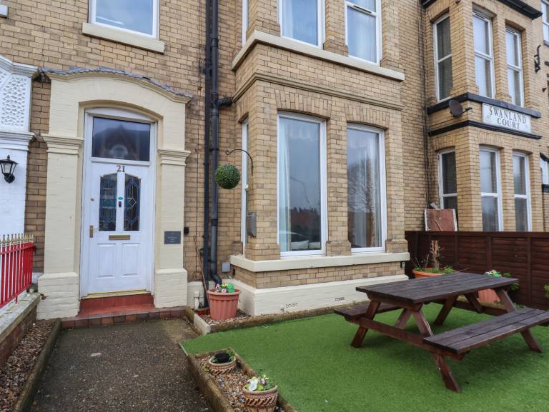 Cottage with garden & jacuzzi | Beach view — photo 2