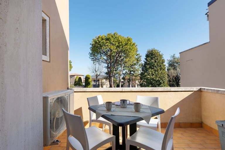 Apartment 'La Pelusa Peschiera' with Shared Pool, Wi-Fi and Air Conditioning — photo 4