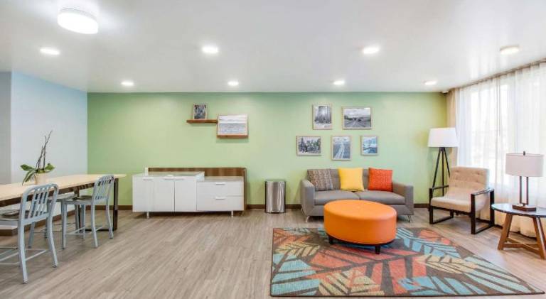 WoodSpring Suites Bakersfield Airport — photo 4