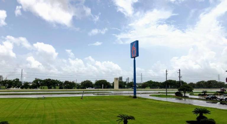 Motel 6 Clute, TX — photo 5