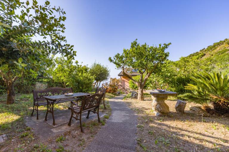 Beautiful rental apartment with garden, BBQ & terrace | Beach view | Suitable for remote work | Dogs allowed — photo 2