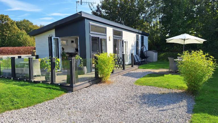 Apartment with pool, terrace & yard | Dogs allowed in Carnforth
