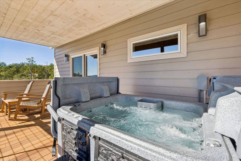 Peaceful Horizons with Views, 2 Hot Tubs, Seclusion, Games! in Gatlinburg, TN