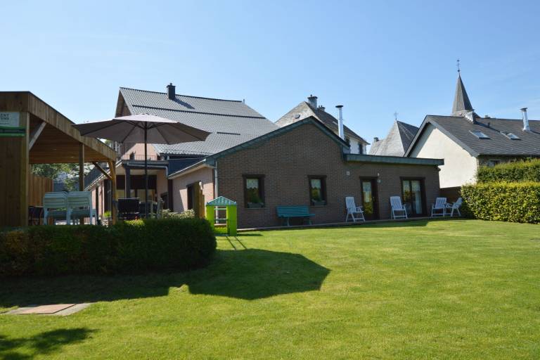 Child-friendly vacation home with hot tub, barbecue & sauna | Dogs allowed — photo 2