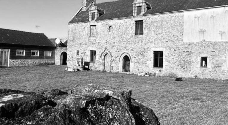 Rental apartment with barbeque, yard & terrace in Pontivy