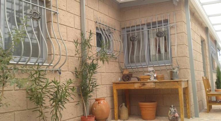 Sunny holiday home in Kalamata