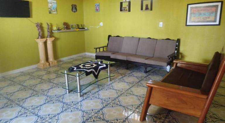 House with pool — photo 5