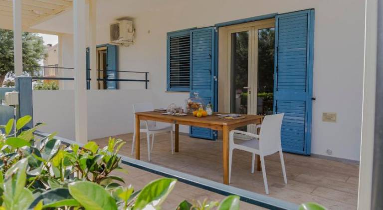 Vacation home with private pool, terrace & yard — photo 5