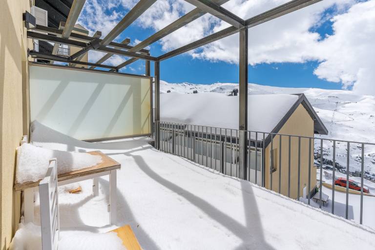 Superior Apartment with Terrace E: Mountain Views, Private Terrace & Wi-Fi — photo 2