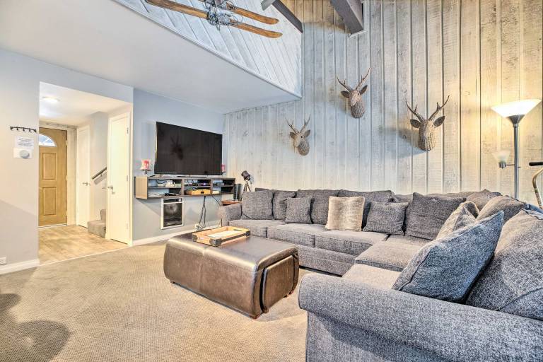 Mammoth Lakes Condo w/ Pool + Spa Access! — photo 5
