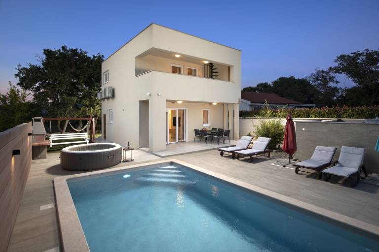 Family Villa Korina in Peroj