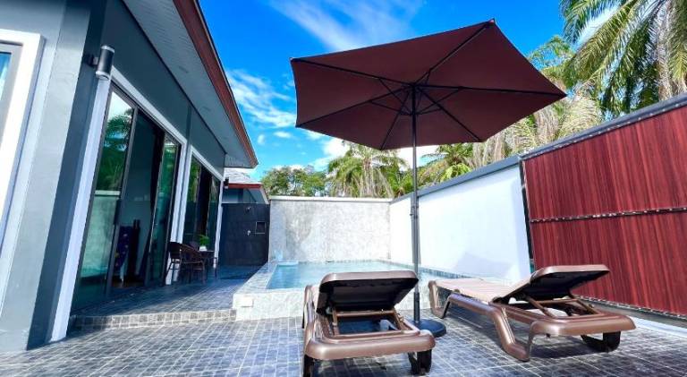 Spacious lodge with pool, barbeque & terrace | Pets allowed — photo 4